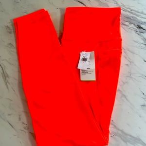 L Old Navy 7/8 power soft leggings